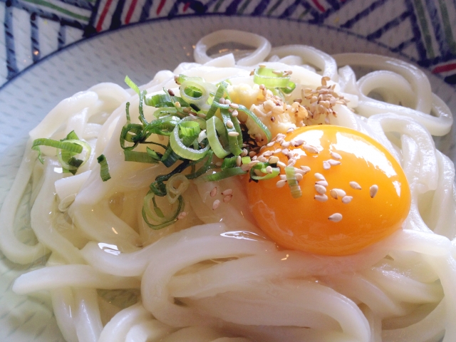 丸亀製麺の新CM お客の女性は誰?名前は青野楓